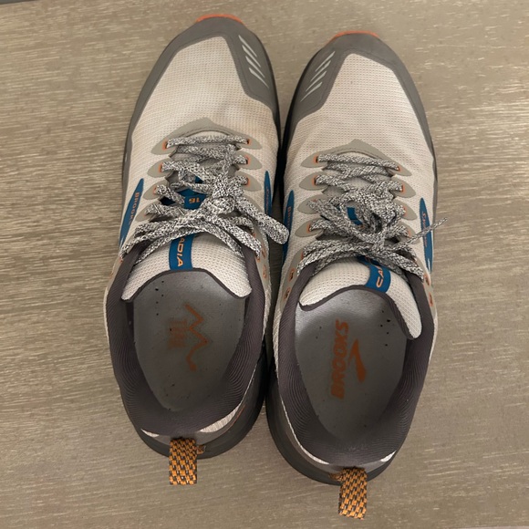 Men’s Brooks Trail Shoes - Picture 4 of 5